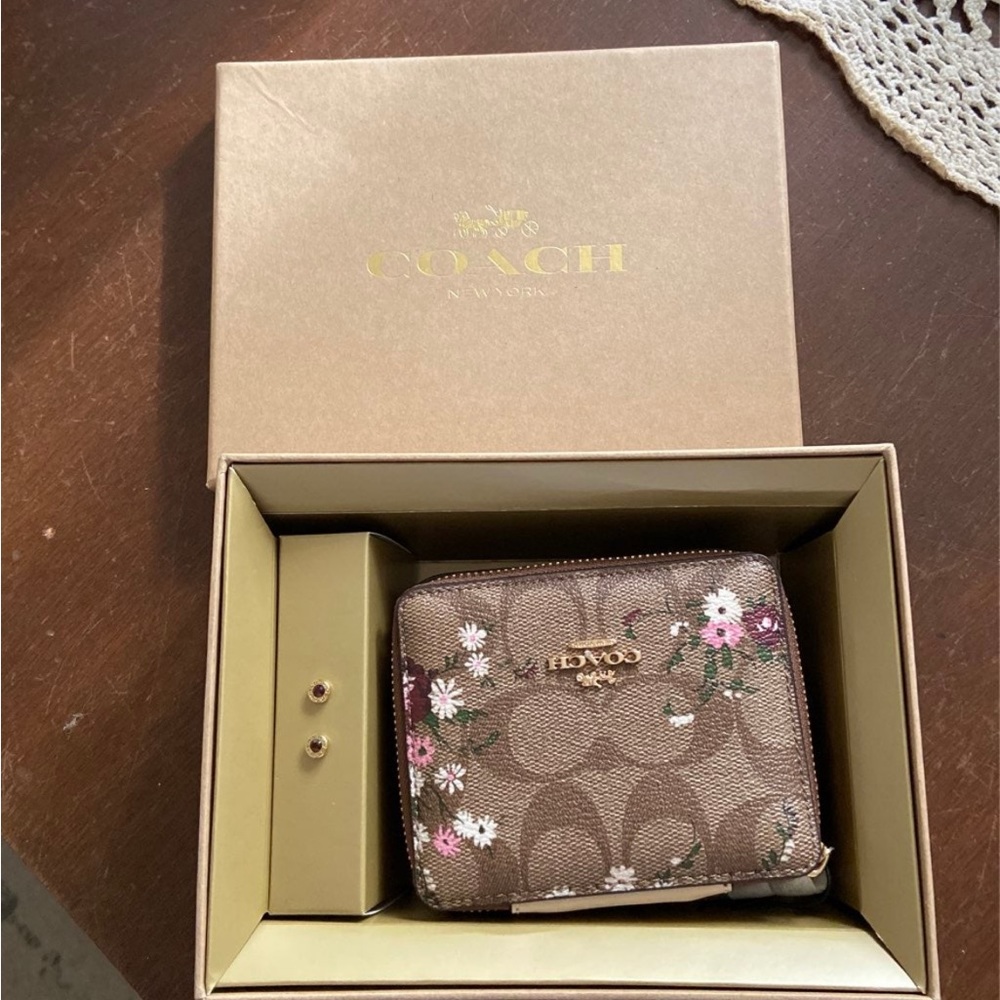 NWT Coach jewel box and earrings